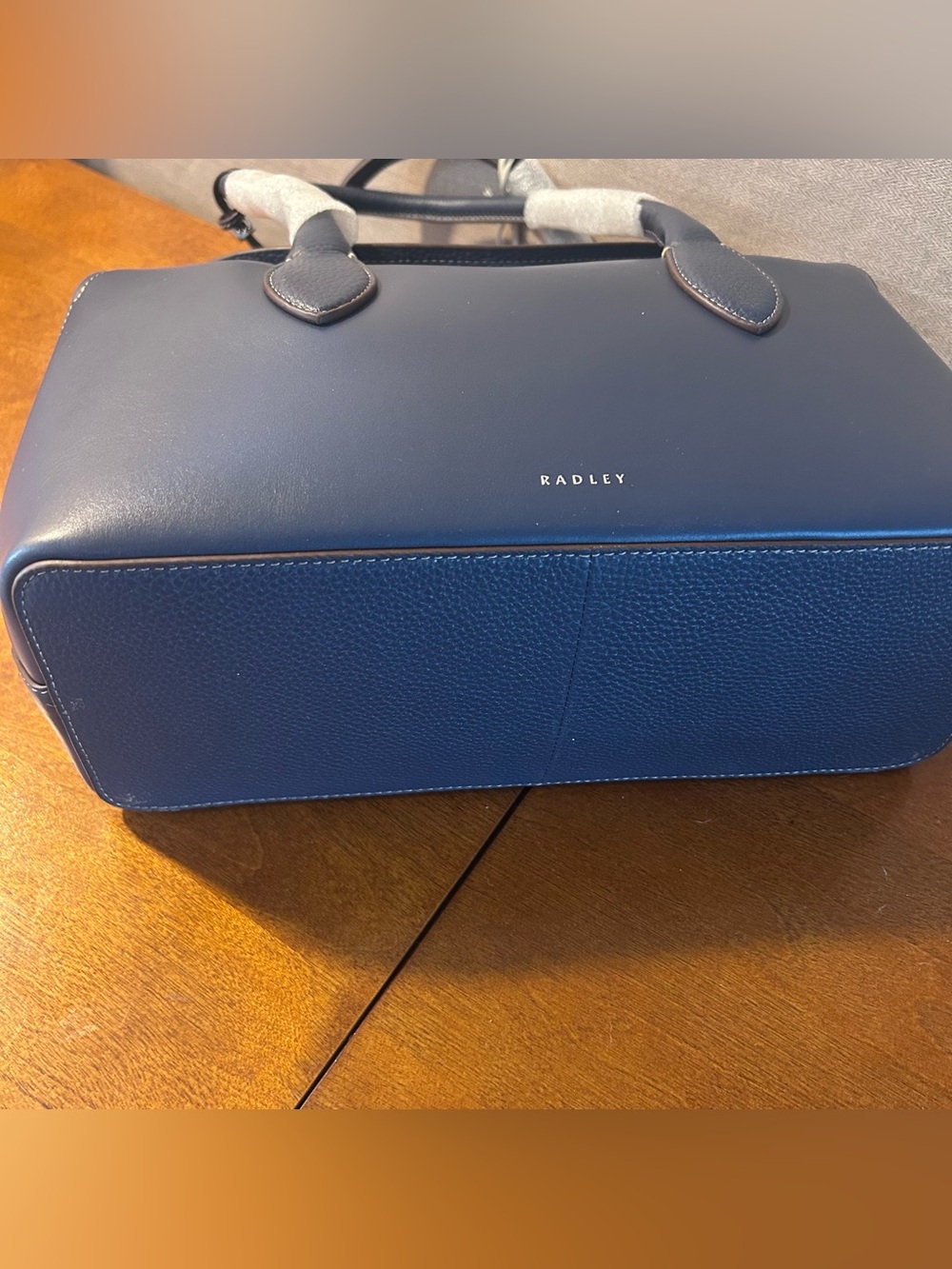 Radley London Liverpool Gardens
Medium Ziptop Grab Bag Naval Blue NWT - Picture 4 of 9